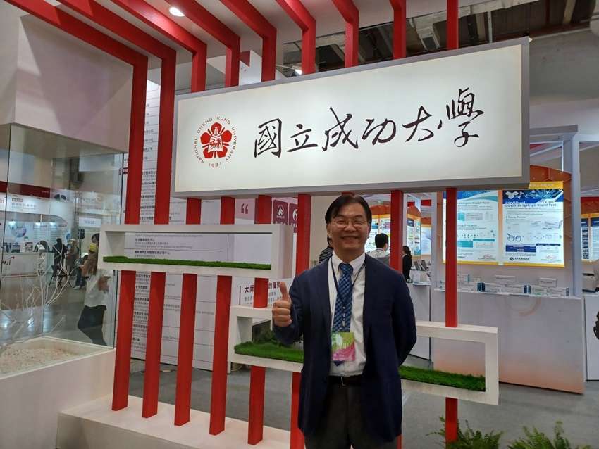 NCKU Innovation Headquarters Director Chuang Woei-jer shares NCKU's commitment to promoting industry-academia collaboration, with the amount of technology transfer exceeding NT$100 million per year for 12 consecutive years. Photo provided by Hsieh I-yen